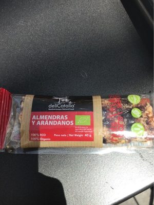 Almendras y arándanos front packaging