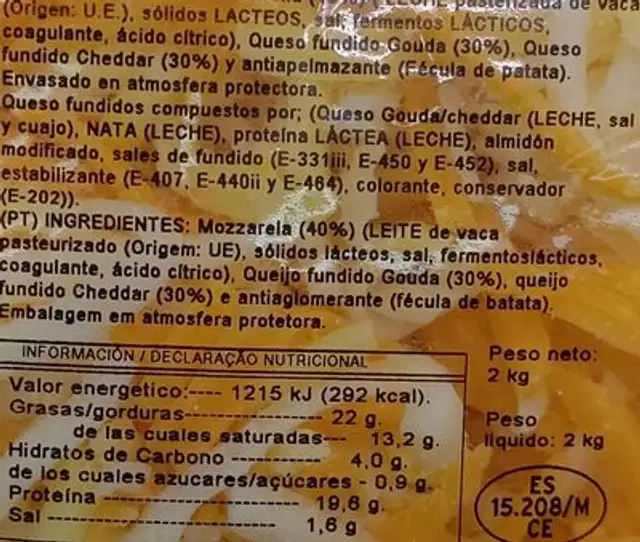 Tres quesos rallado nutrition facts table