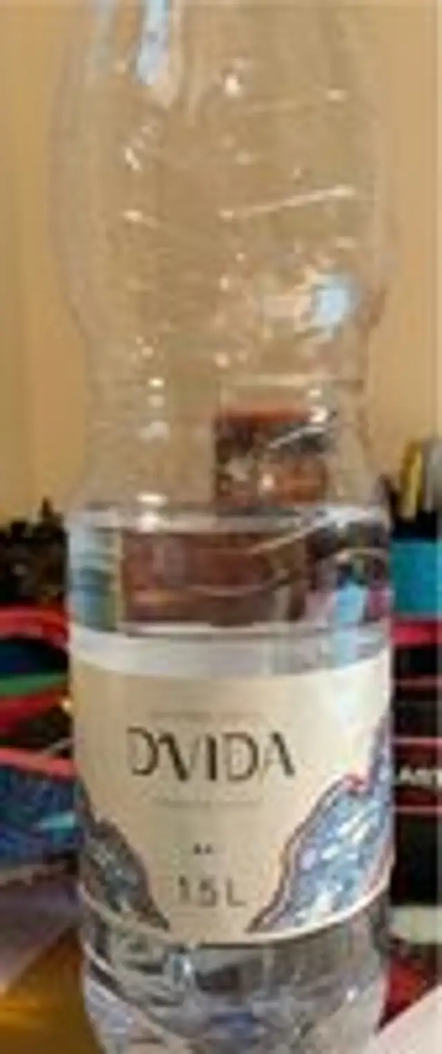 Agua mineral natural