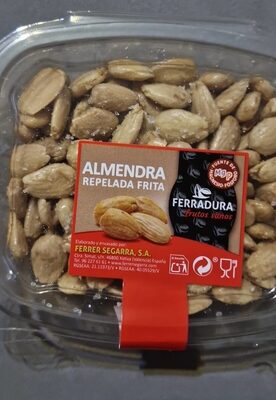 Almendra repelada frita