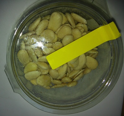 Almendra repelada cruda