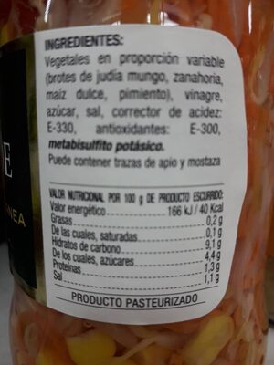 Ensalada mediterránea nutrition facts table