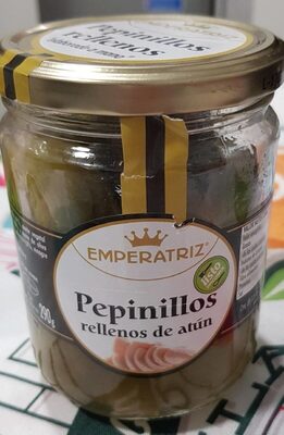 Pepinillos rellenos de atún