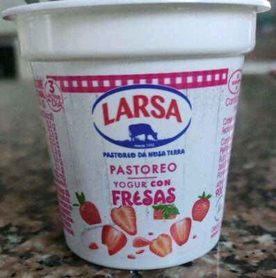 Yogur de pastoreo con fresas front packaging