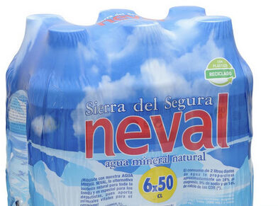 Agua mineral pequeña