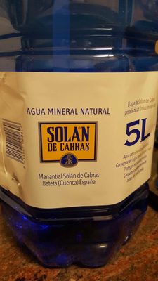 Agua mineral natural