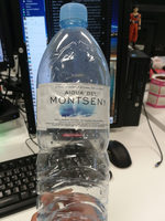 Aigua mineral natural