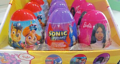 Huevo con sorpresa y caramelos