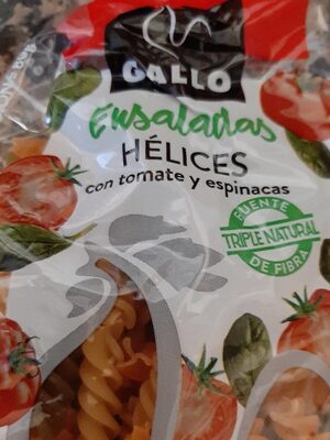 Hélices con tomate y espinacas