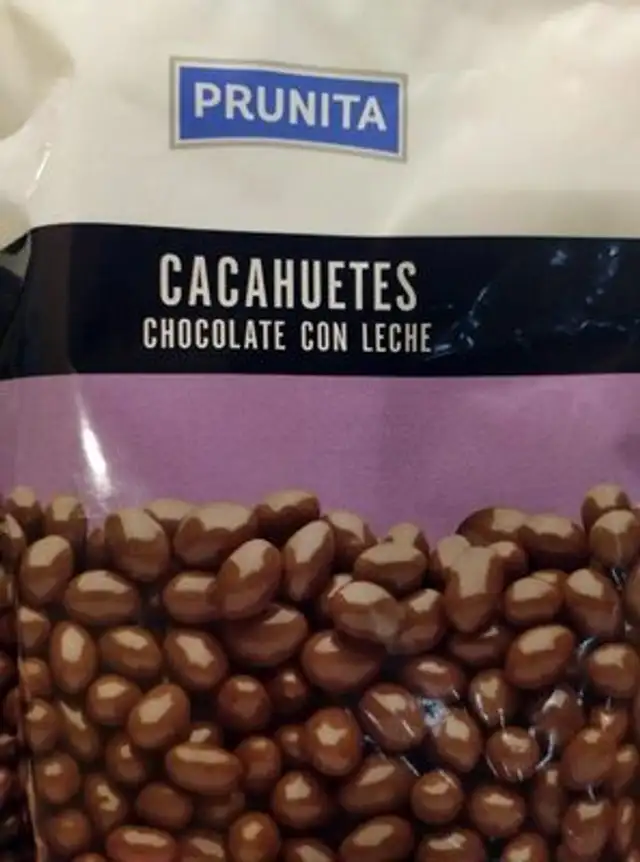 Cacahuetes con chocolate con leche front packaging