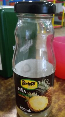 Zumo de piña front packaging