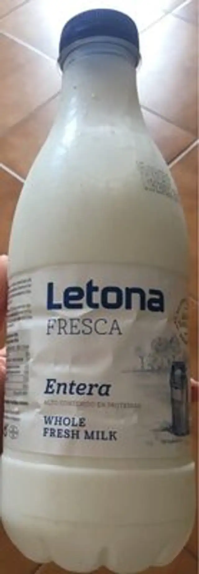 Leche fresca front packaging