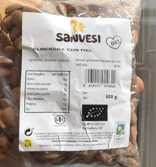 Almendra con piel