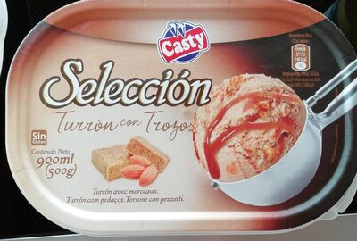 Helado de turrón con trozos