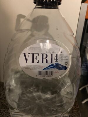 Agua mineral natural de mineralización débil