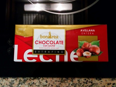 Chocolate con leche extrafino avellana entera