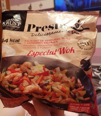 Salteado de verduras, setas y gambones salvajes