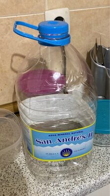 Agua mineral natural