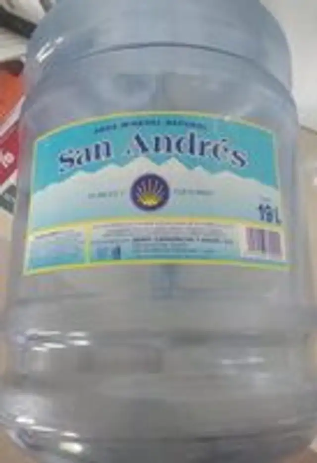 Agua mneral natural