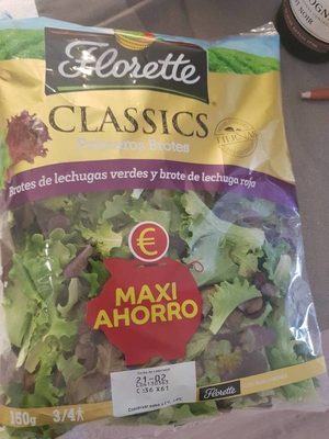 Brotes de lechugas verdes y rojas