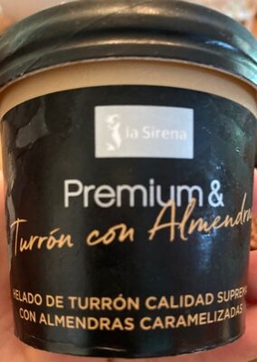 Helado de turrón con almendras