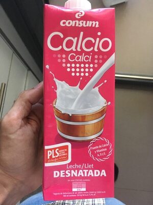 Leche desnatada front packaging