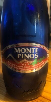 Agua mineral natural con gas