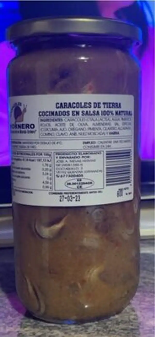 Caracoles de tierra cocinados en salsa