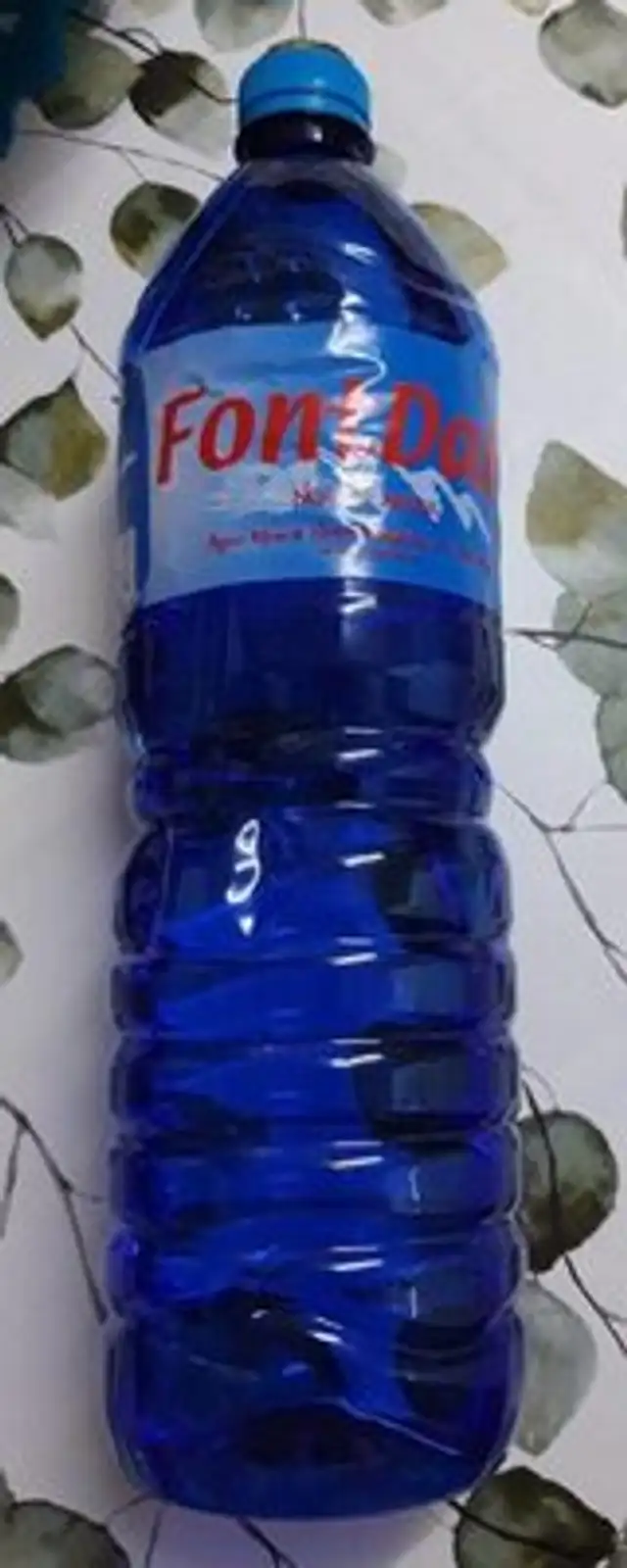 Agua mineral natural