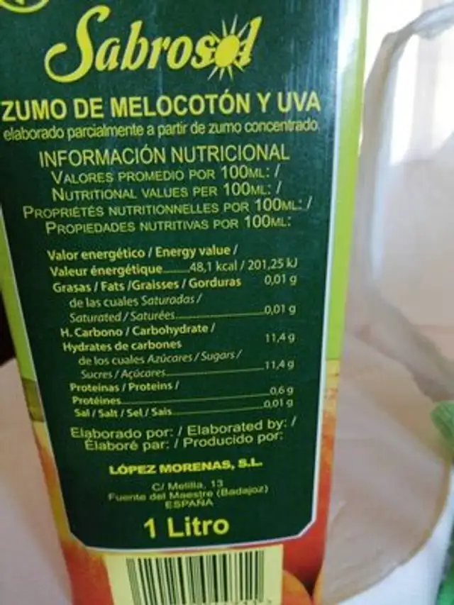 ZUMO DE MELOCOTON Y UVA ingredients label