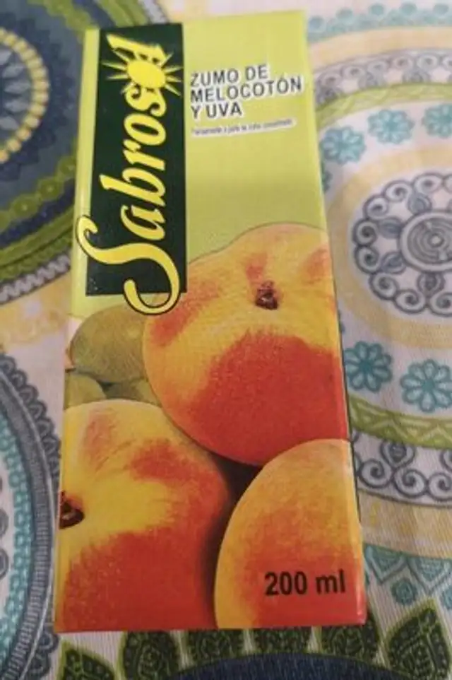 Zumo de melocotón y uva