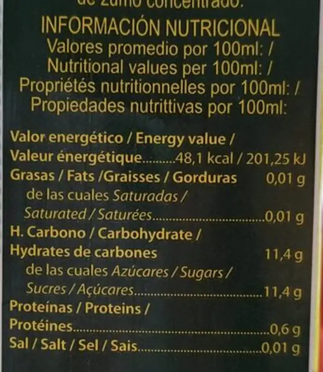 Zumo de melocotón y uva nutrition facts table