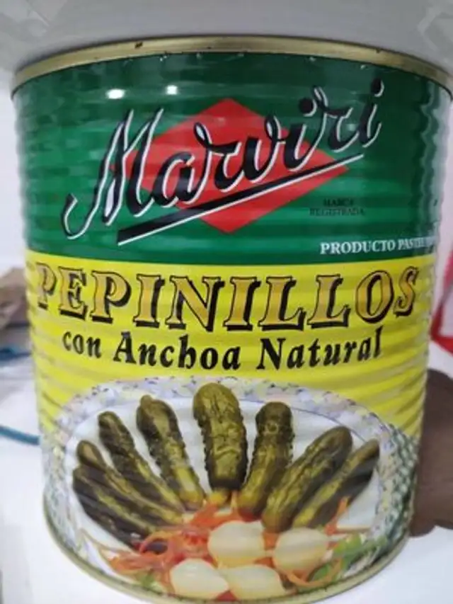 Pepinillos con anchoa natural