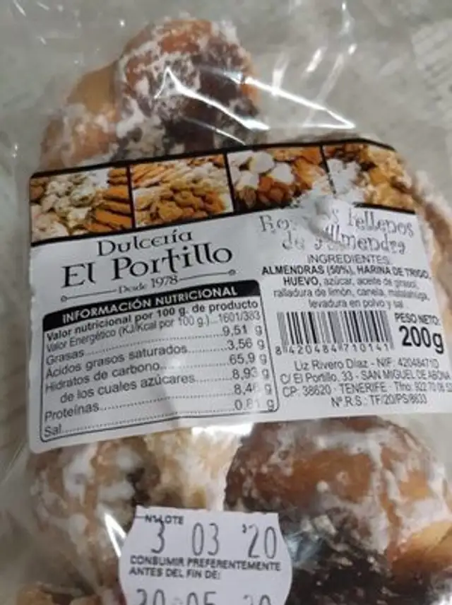Roscos rellenos de almendras