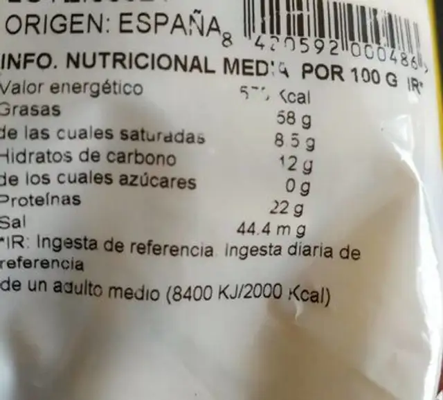 Almendra cruda comuna nutrition facts table