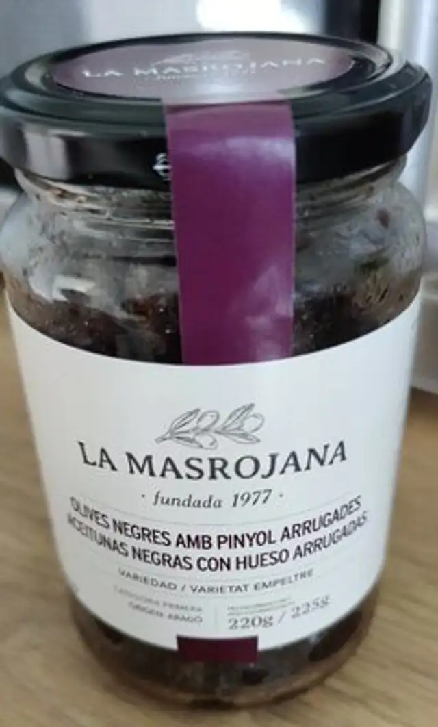 Aceitunas negras con hueso arrugadas