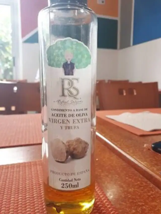 Aceite oliva virgen extra y trufa