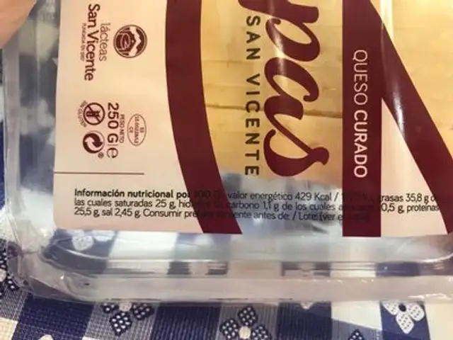 Queso curado nutrition facts table