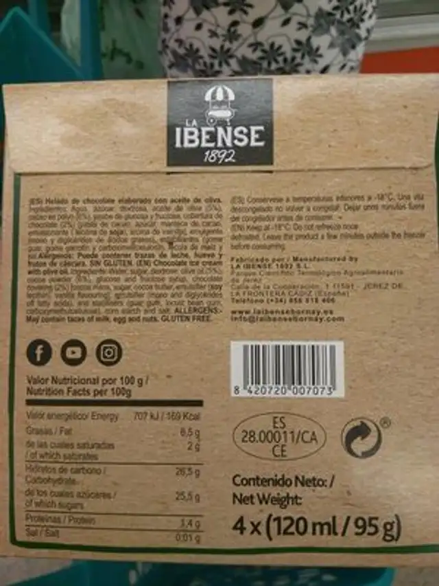 Helado de chocolate nutrition facts table