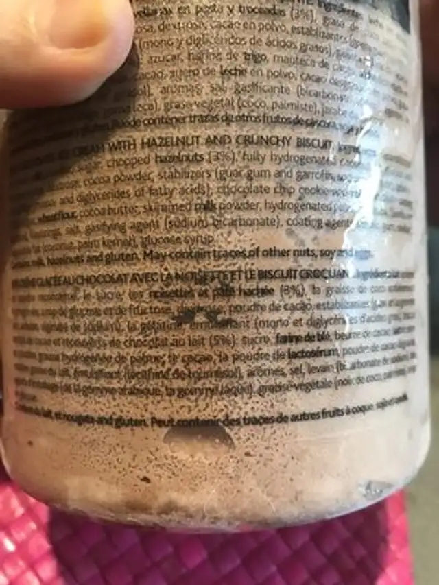 Crème glacee au chocolat avec noisette ingredients label