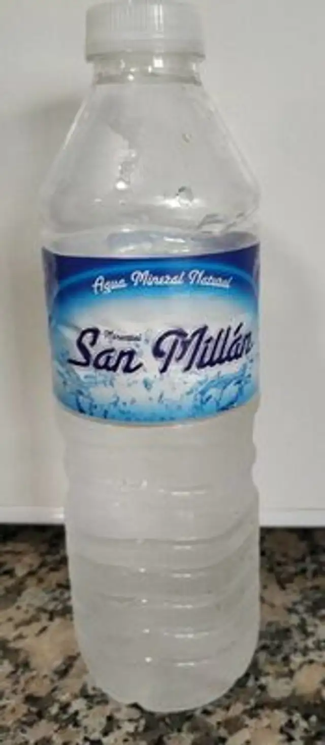 Agua mineral natural