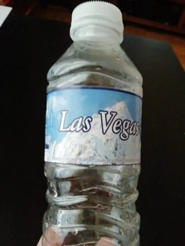 Agua mineral natural