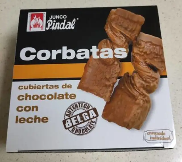 Corbatas cubiertas de chocolate con leche