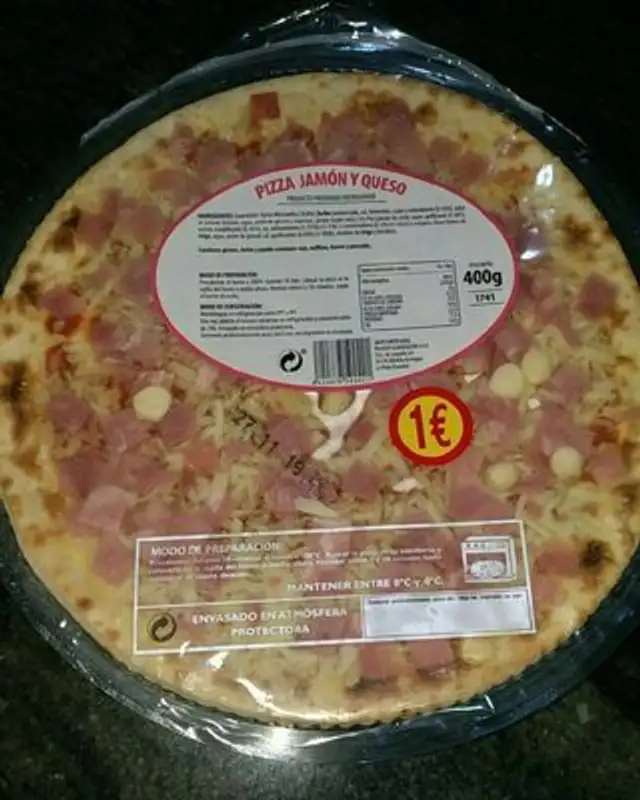 Pizza refrigerada jamón y queso