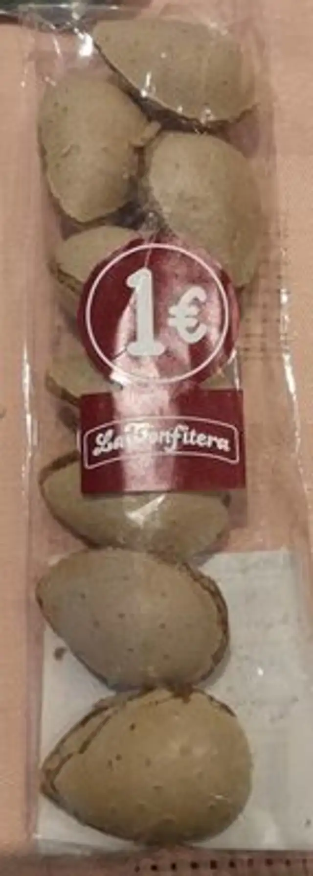 Almendras rellenas de cacao