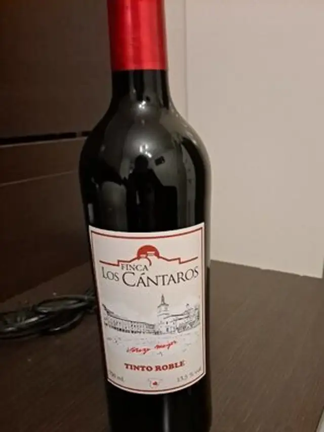 Vino tinto roble