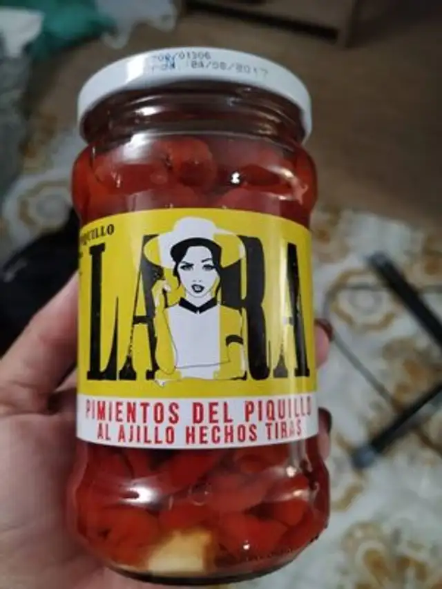 Pimientos del piquillo al ajillo hechos tiras