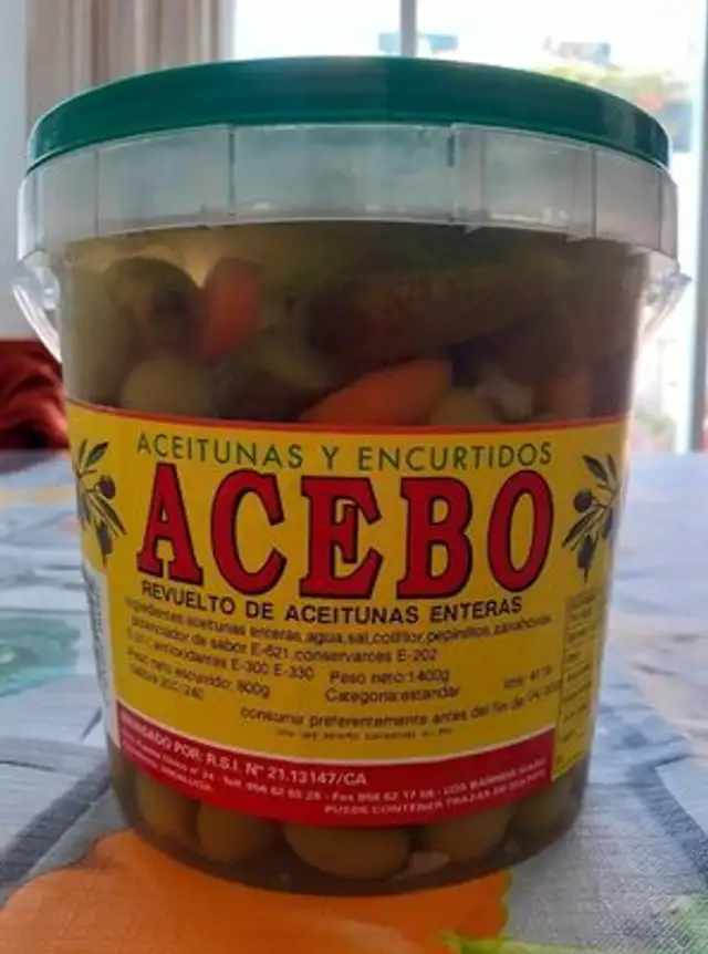 Revuelto de aceitunas enteras