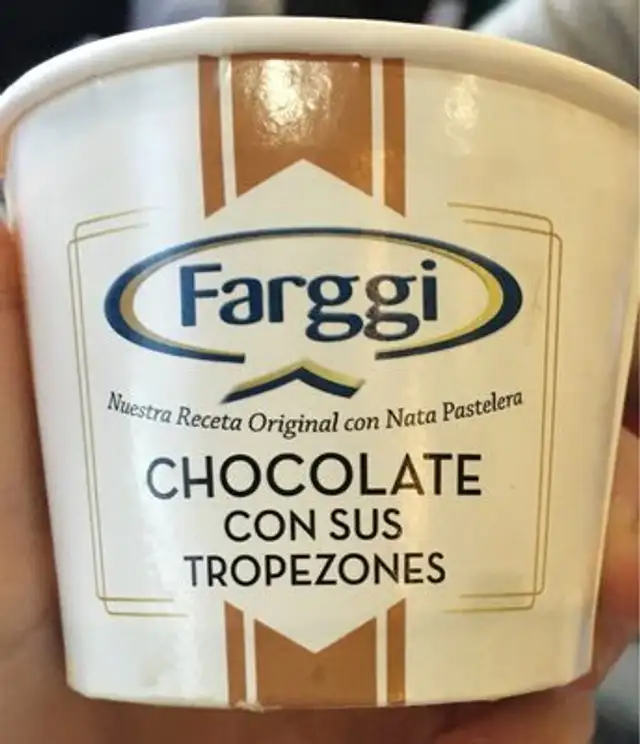 Helado de chocolate con sus tropezones