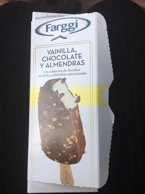Helado vainilla, chocolate y almendras